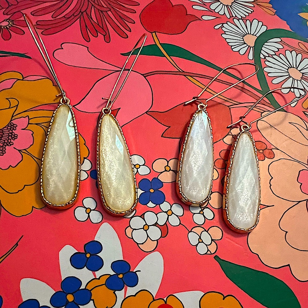 NWT Boutique White & Gold Classy Statement Cream Crystal Earrings